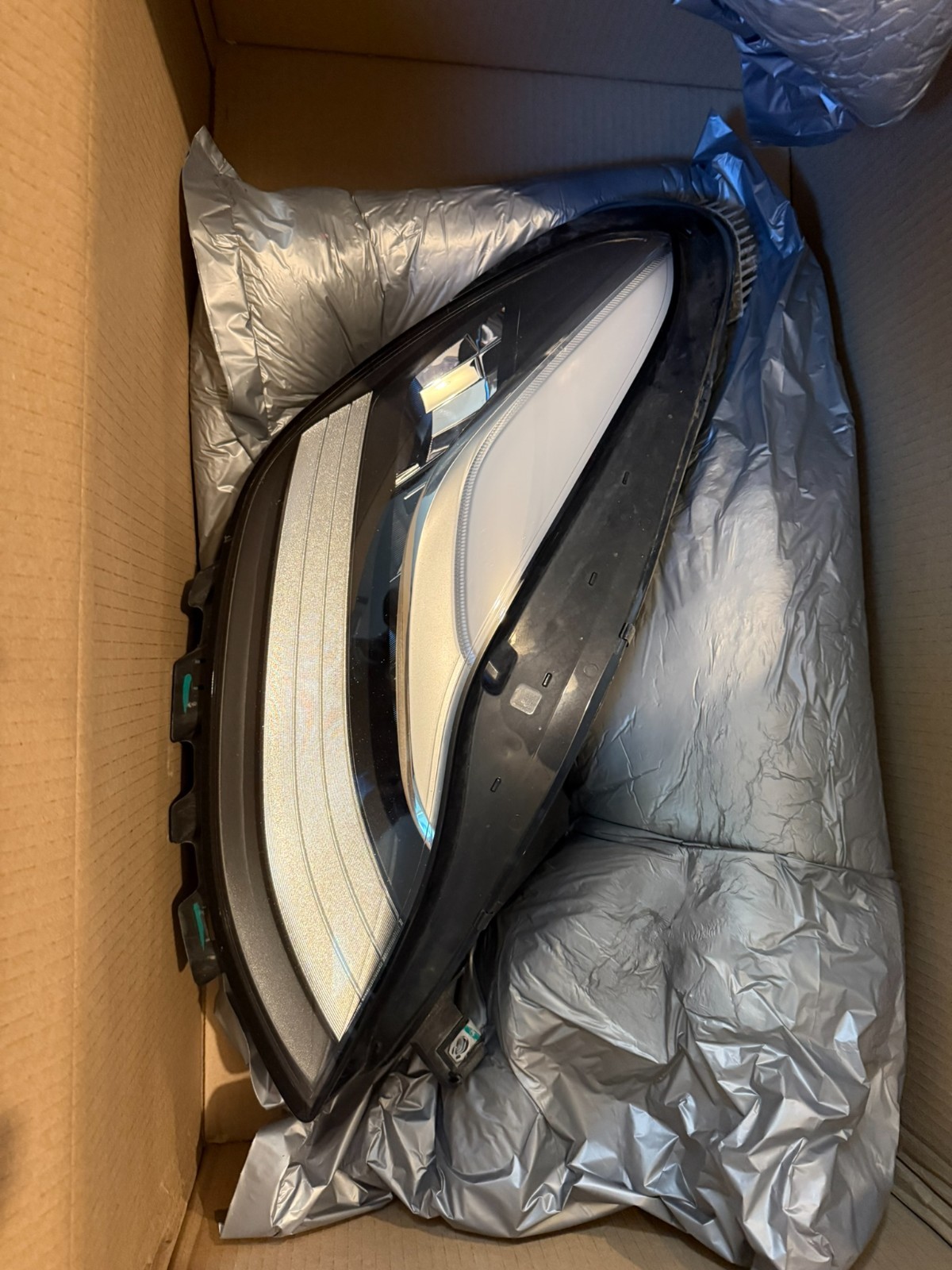 tesla 2018 model 3 headlight passenger OEM M3P very good