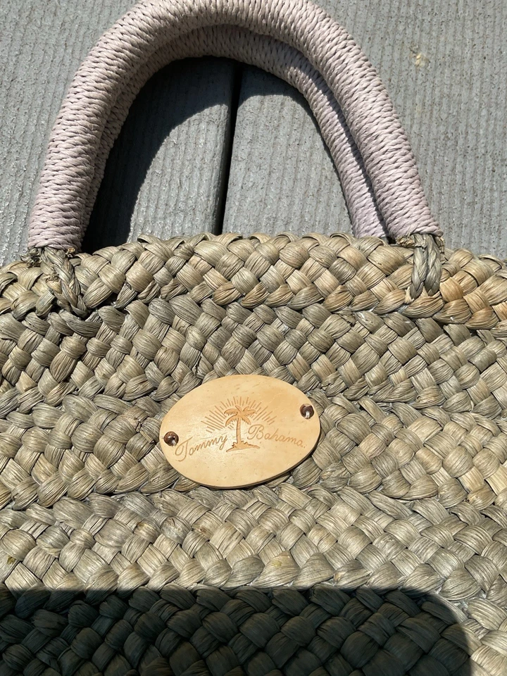 Bolso de Mano Tommy Bahama Forrado de Paja Foto 2 de 4