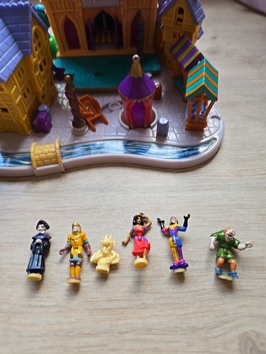 Polly pocket hunchback of Notredame Near Complete - Picture 3 of 6