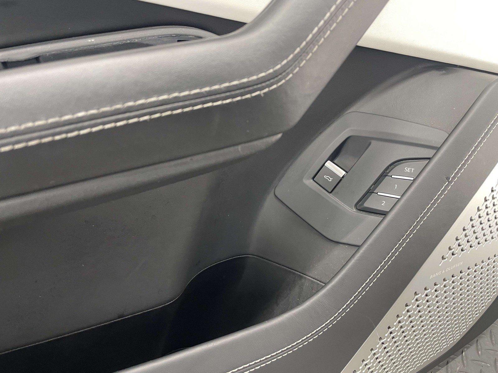 Lamborghini Urus 2019-2026 Front Left Cover panel Black