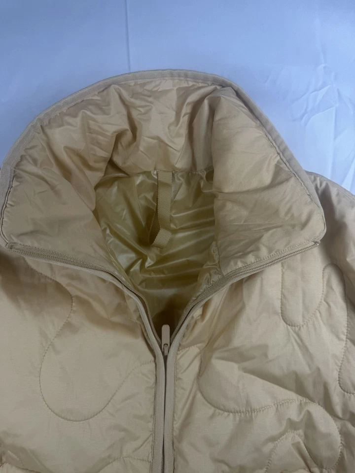 Lululemon Insulated Quilted Pullover Jacket Size 2 Women’s Good Conditions - Image 3 of 4