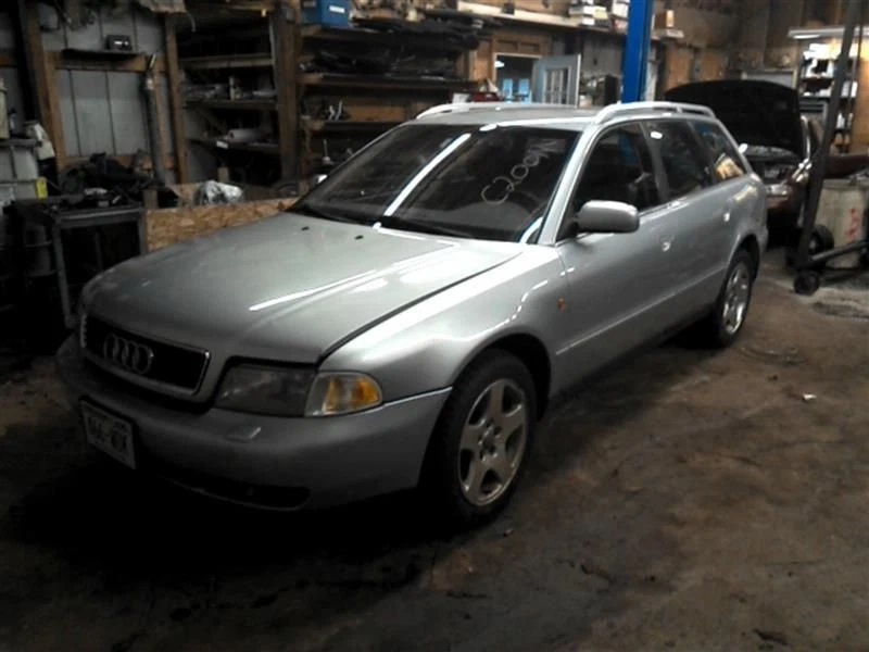 1997-98 Audi A4 (универсал) решетка - верхняя *хромированная отделка * - Изображение 3 из 4