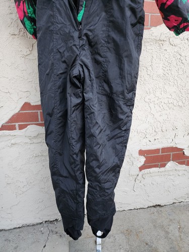 10 vintage 80's SNUGGLER women Ski One Piece Snowsuit Stirrups black floral - Picture 19 of 24