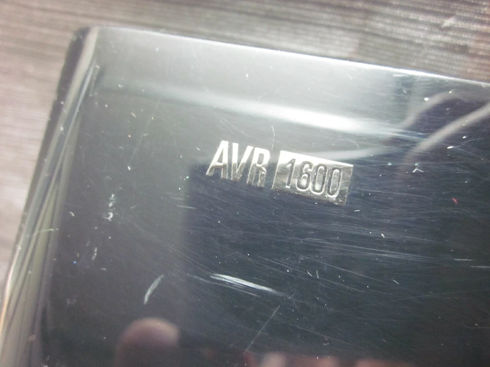 Receptor de cine en casa Harman Kardon AVR1600 REEMPLAZO cara con pantalla y volumen Foto 2 de 4