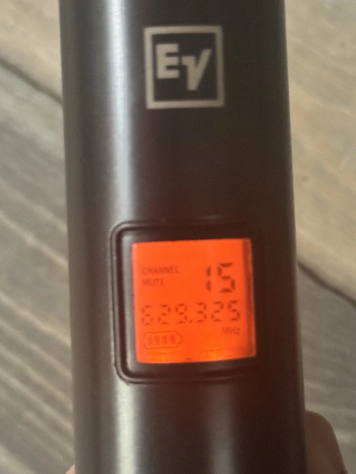 Sistema de micrófono inalámbrico Electro-Voice R300 (banda A) - micrófono Sem Fio profesional Foto 3 de 4