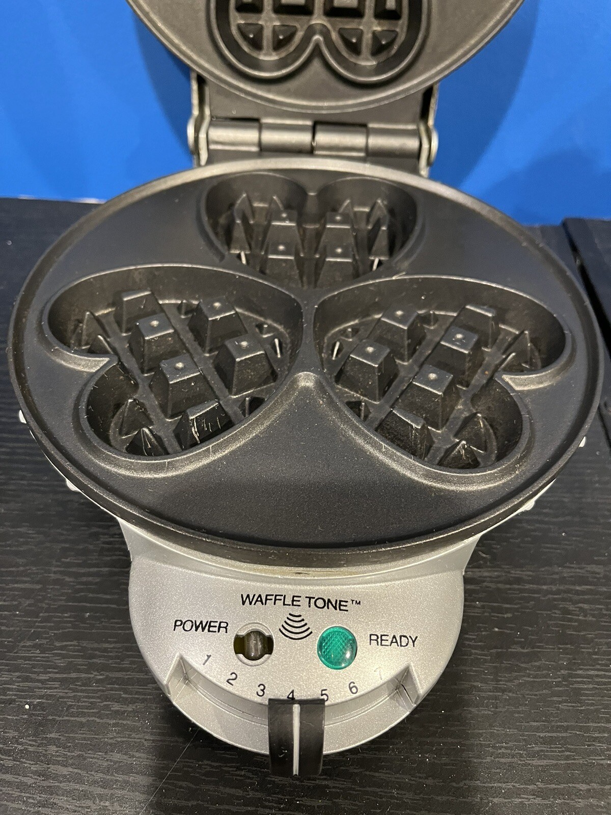 VillaWare Model 2006 UNO Petite Heart 3 Waffle Maker TESTED Valentine