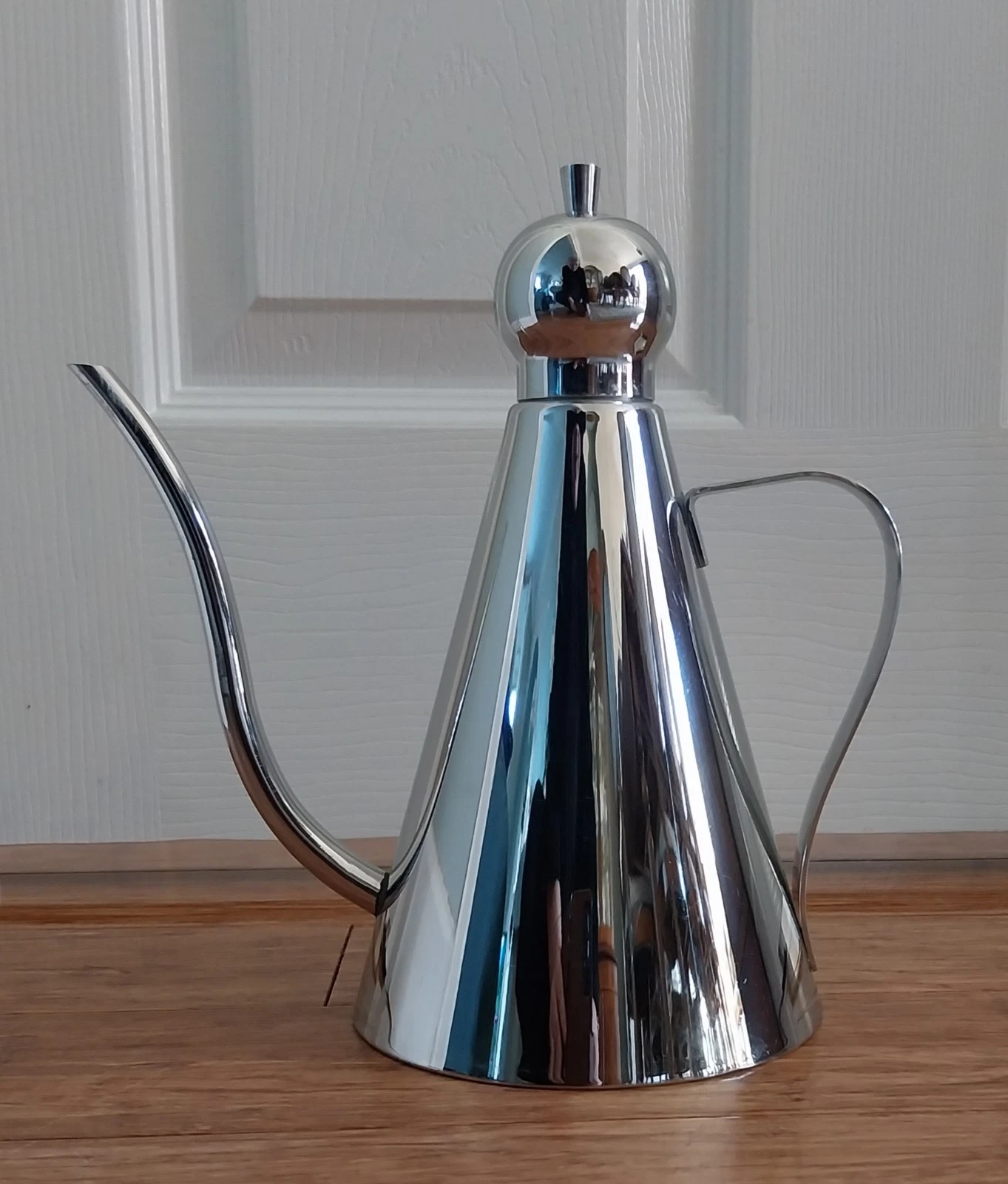 Retro Stainless Steel Oil Dispenser Lidded Jug Drizzler Spout Olive Oil Vinegar
Opens in a new windo