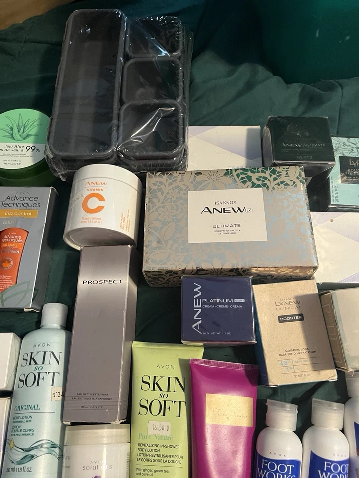Avon 50+ Items Lot - Image 4 of 4