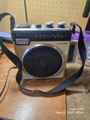 TESTED Lloyd's V-150 Vintage AM/FM 8 Track Player Radio With 3 Free Tapes 