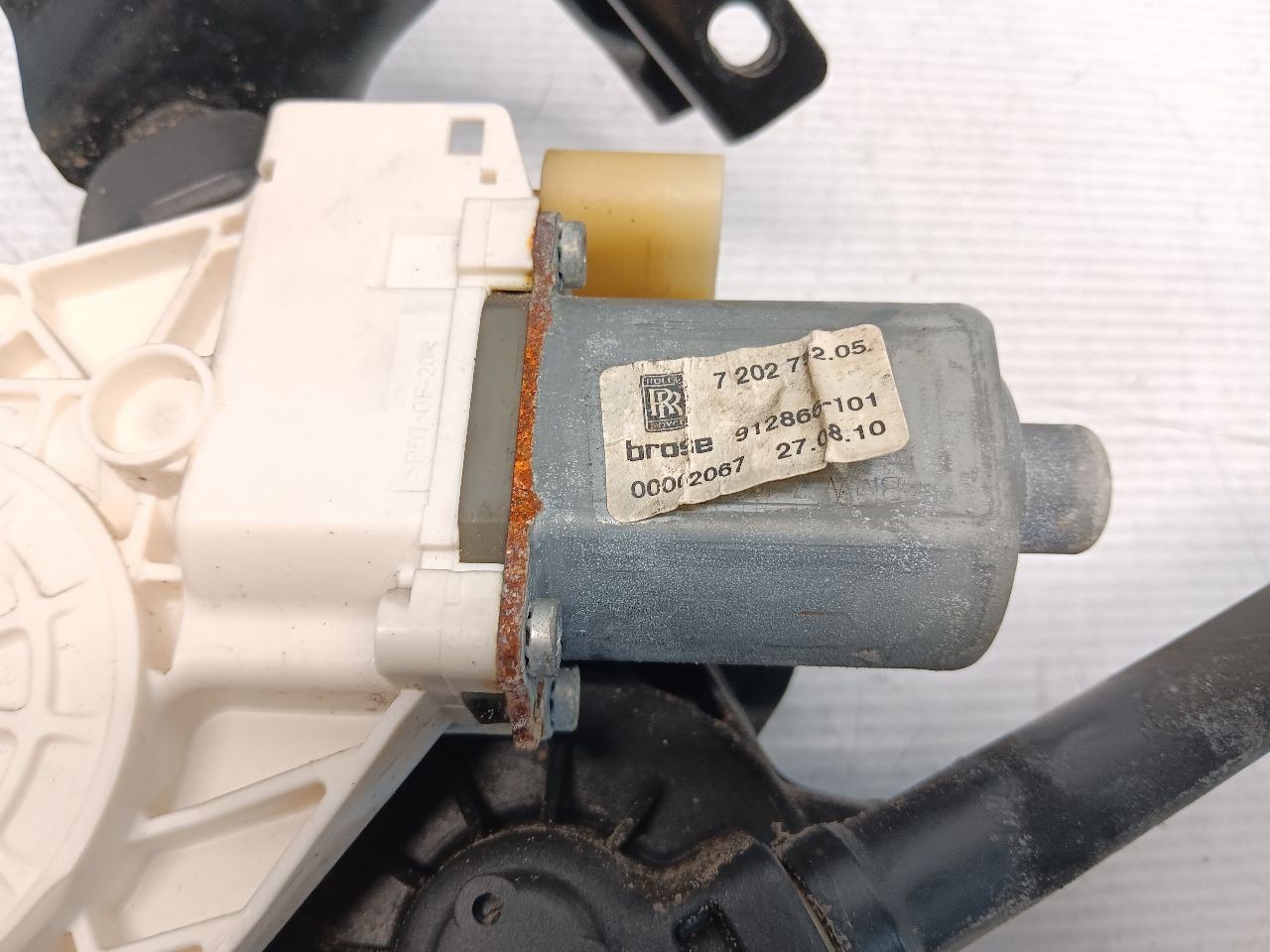 Rolls-Royce 20 2010-2020 Rear Right Door soft close actuator P/N 7202752