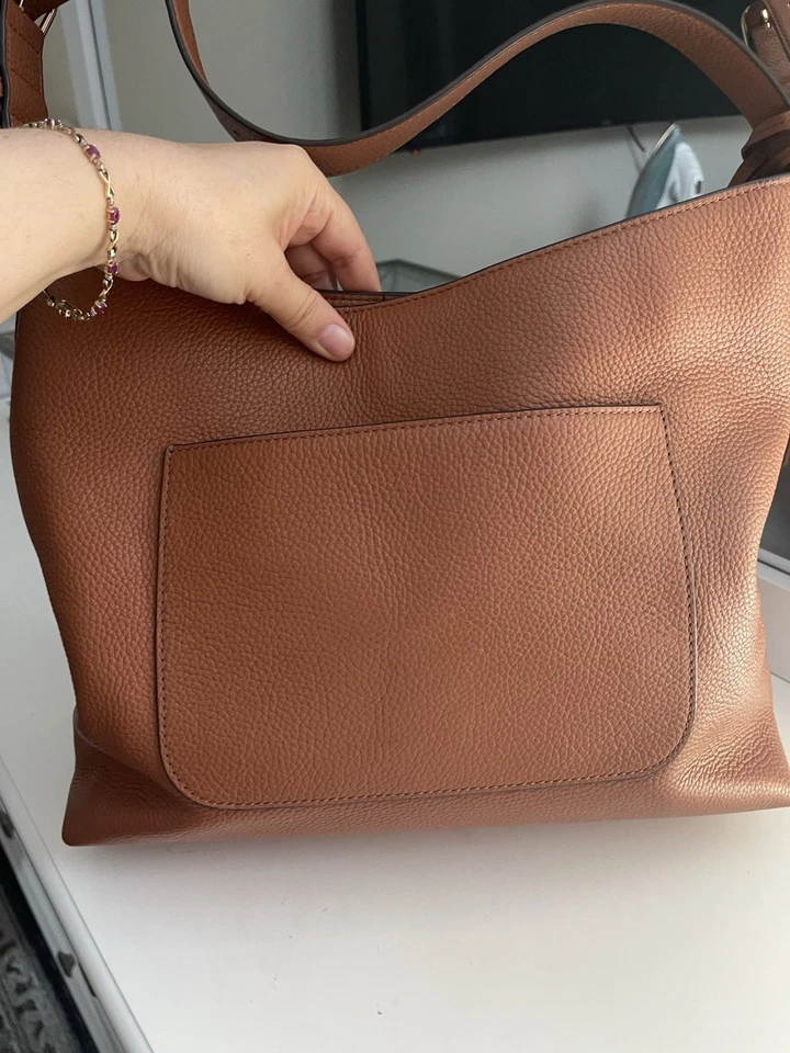 Bolso de Hombro Hobo Tory Burch Thea Borla Cuero Guijarro en Tostado Clásico $495 Foto 3 de 4