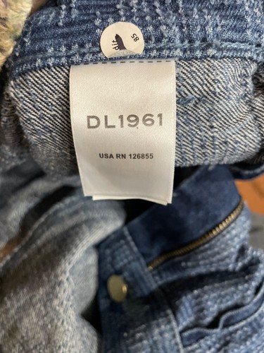DL1961 Women’s Marie Short size S NWT Lightweight 100% Certified Cotton Denim - Picture 9 of 11