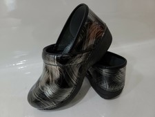 dansko jungle flower