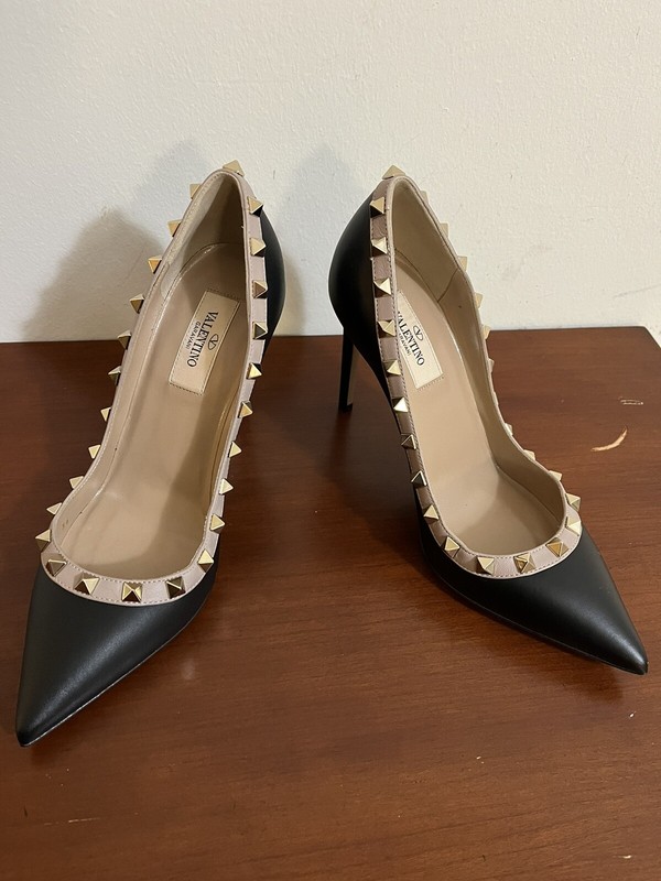Valentino Garavani Rockstud Pointed Toe Pump
