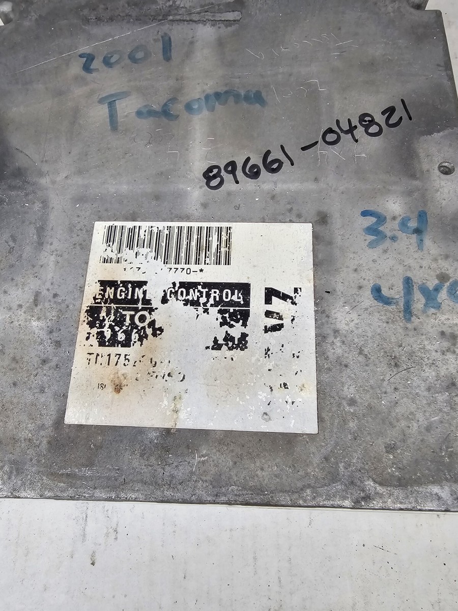 C・P　1001 2018 Toyota Prius C 1.5Main Engine Computer Control Module
