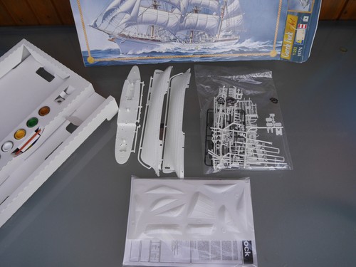 Revell 05776  Gorch Fock Set mit Buch Segelschiff 1:253 Schiff Bausatz Ship Kit - Picture 5 of 6