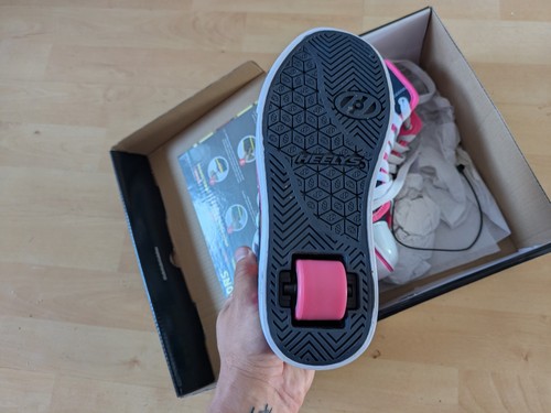 Girls Heelys Size 2 UK - Picture 3 of 3