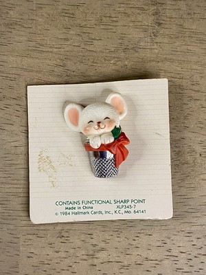 Vtg Hallmark Xmas plastic white mouse in silver thimble with red bow brooch/pin