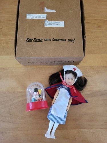 American Girl Molly McIntire Weihnachtsbox Krankenschwester Puppe, Schneekugel und Box LESEN!