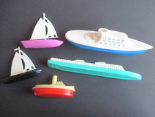 DDR, 5 originale Schiffe bzw. Boote, Dampfer, Badewannen-Spielzeug, Kunststoff !