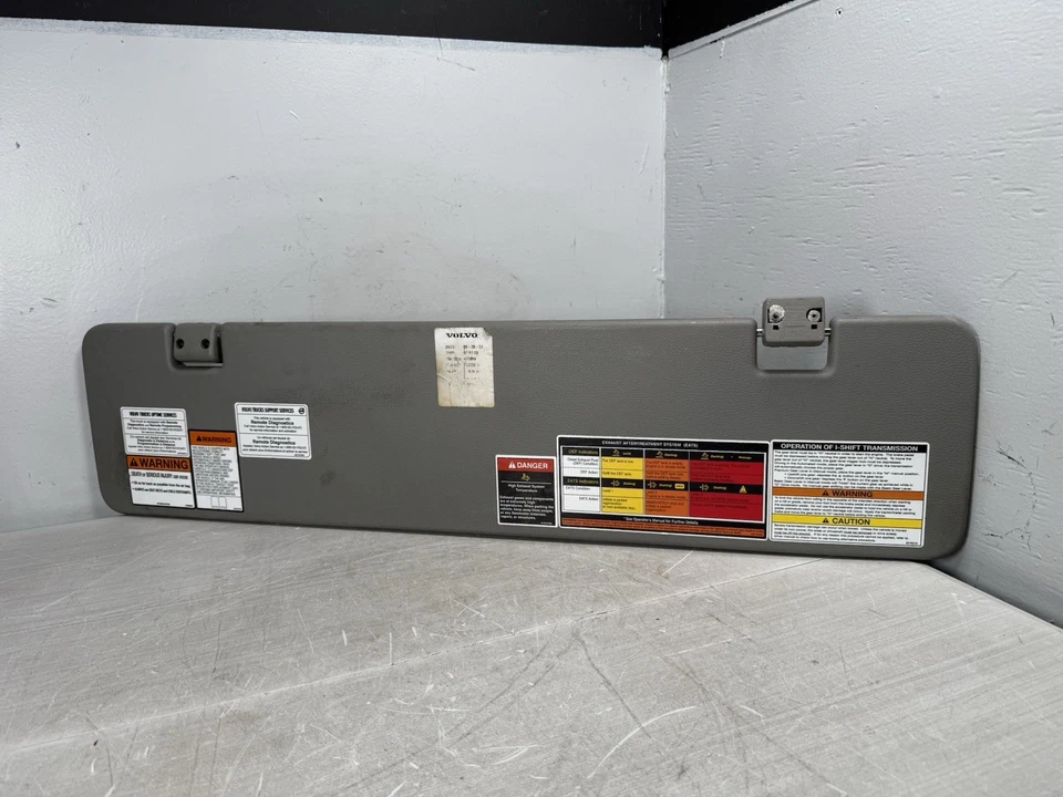 Parasol delantero derecho Volvo VNL760 2023 22328112 OEM *1737* Foto 2 de 4