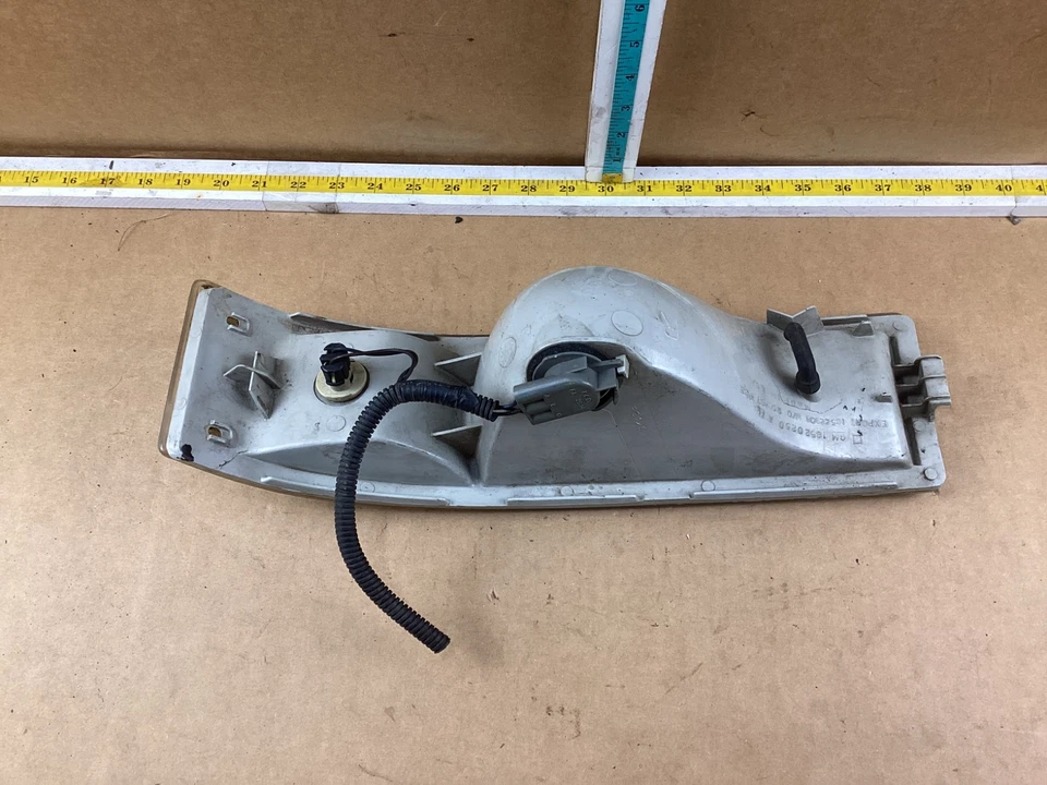 1995-2005 Chevrolet Astro Right Passenger Side Corner/Park Turn Signal Light - Image 3 of 4