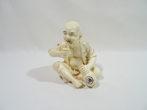 ANCIENNE STATUETTE EN FAIENCE PERSONNAGE BUVEUR DE SAKE JAPON ASIATIQUE - Picture 5 of 9