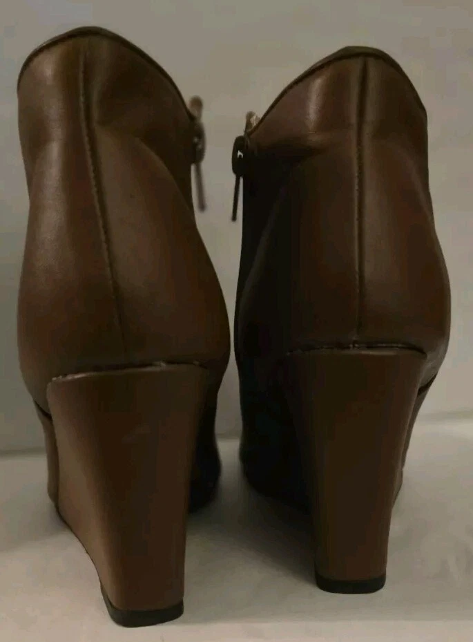 Botín Charlotte Russe Marrón Cuña Talla 8M Foto 3 de 4