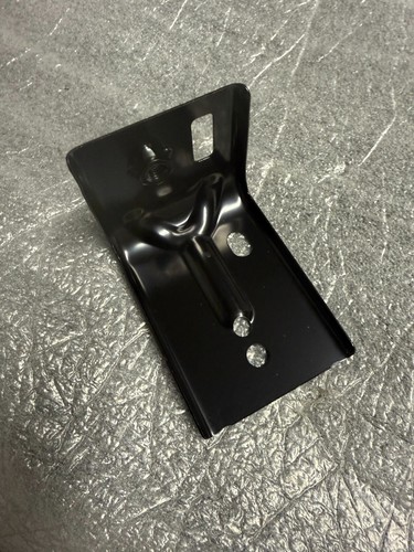 Halterung Strebe Halter Schraube Kotflügel 2016-2023 MAZDA CX-9 D09H-53-99Y