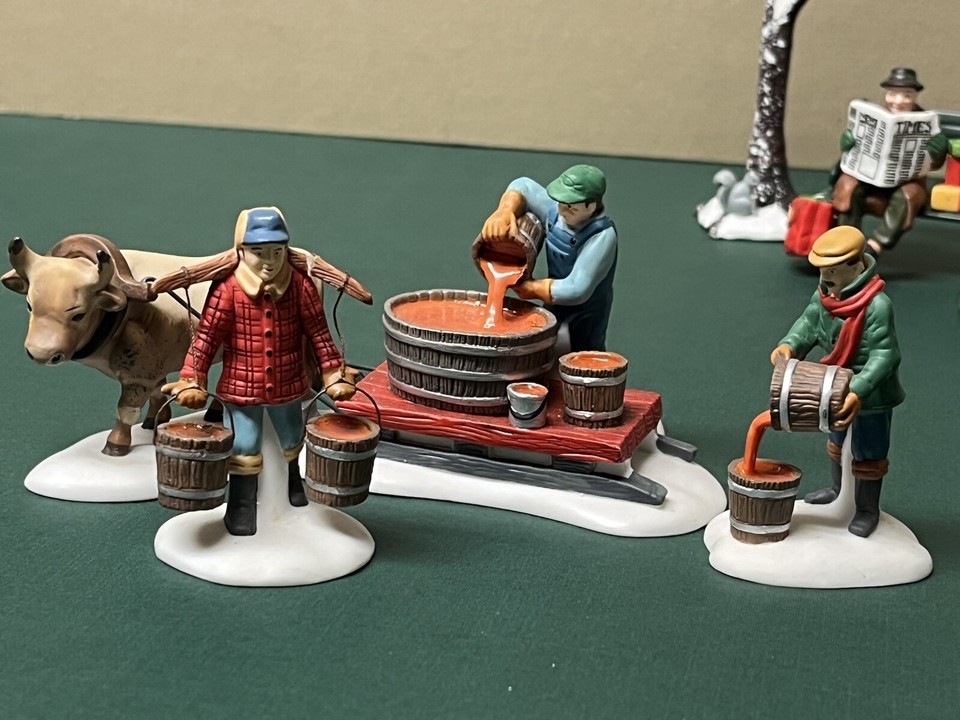 Lrg LotDept 56 Winter ACCESSORIESTrees,Fencing,Horse & Buggy,People
