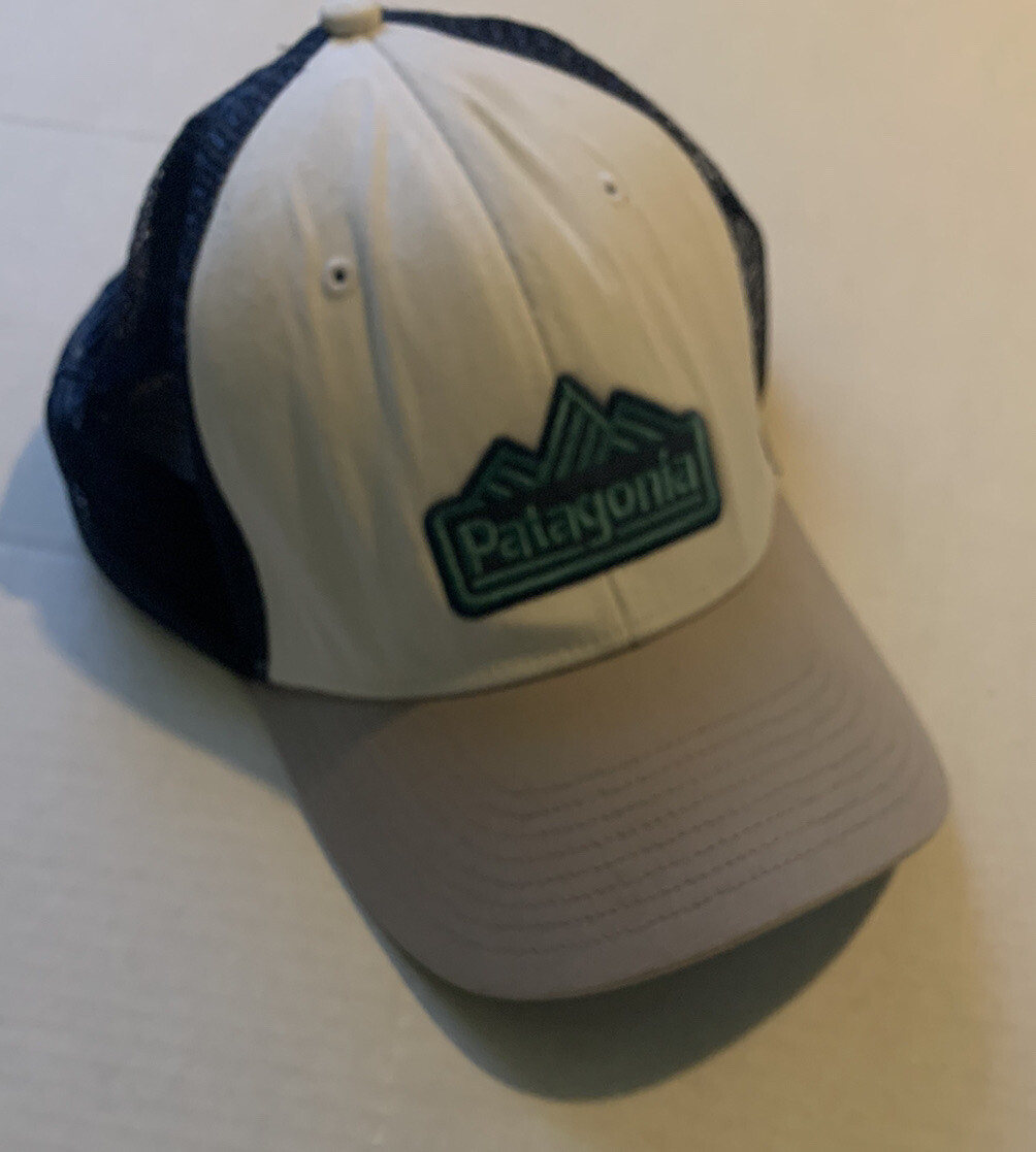 Patagonia Mountain Range- White And Gray- Fall 2016