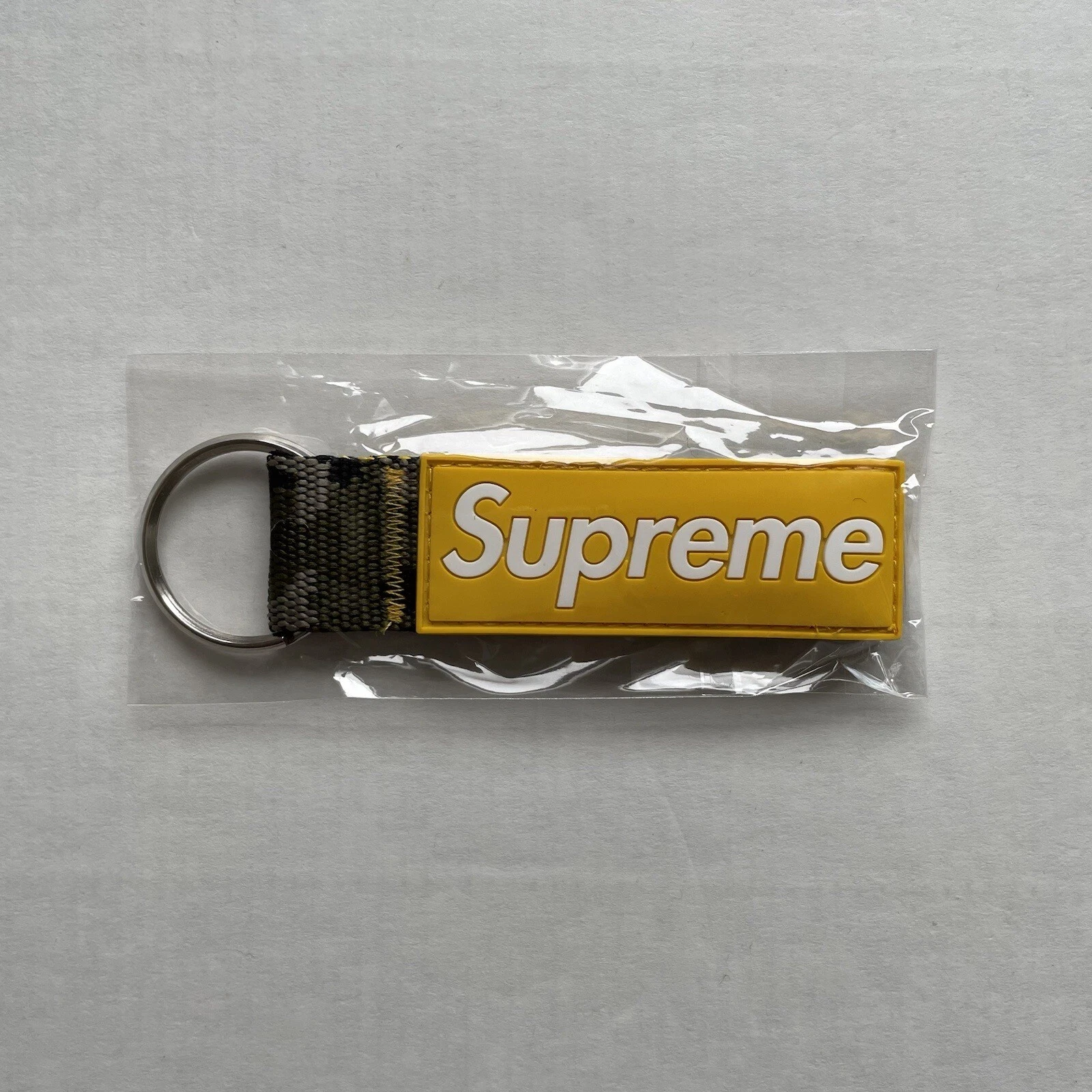 Porte clés Supreme Sangle en JAUNE et CAMO   Neuf   SS23 Semaine 7