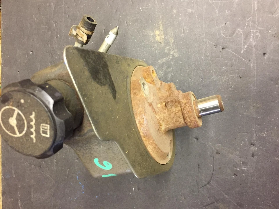 Bomba de dirección asistida usada se adapta a: camioneta Chevrolet Silverado 1500 2009 nuevo estilo sm Foto 2 de 3