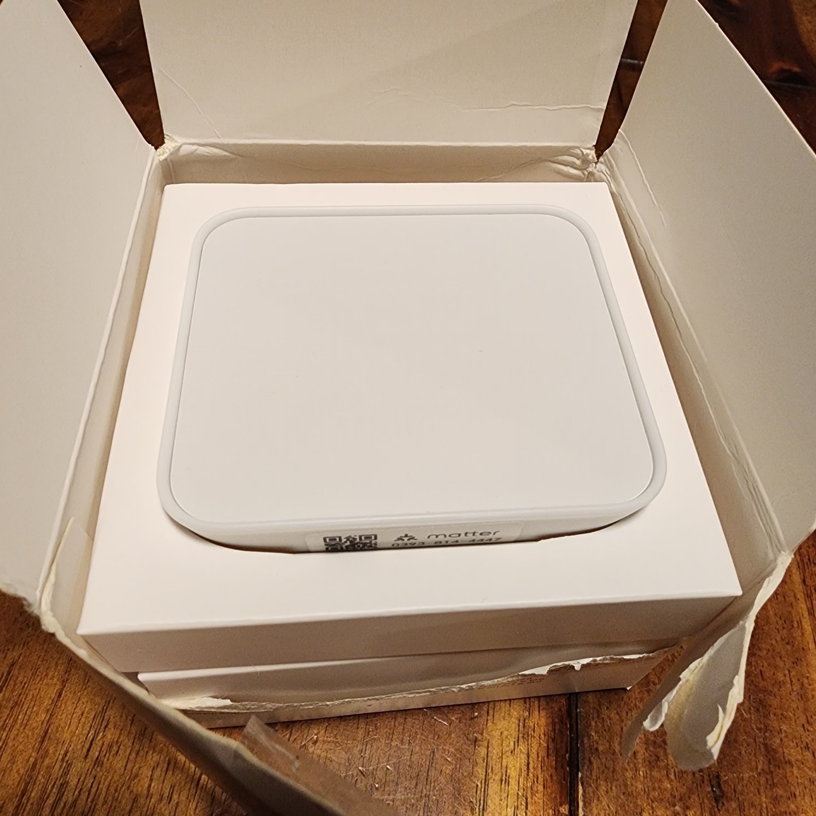 SwitchBot Hub 2 2nd Gen WiFi Thermometer Hygrometer ~ NEW With DAMAGED BOX 