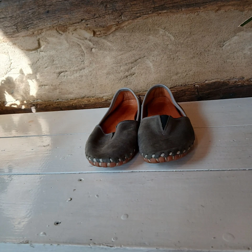 Spring Step Kathaleta Women's Shoes Slip On Flats V Shape Suede Gray Size 38 - Image 4 of 4