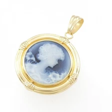 Authentic K18YG Agete Cameo Pendant  #260-007-357-8116