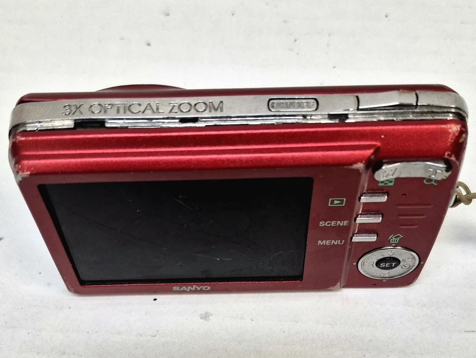 Red Sanyo VPC-X1200 12.1MP Digital Camera 3x zoom NOT TESTED NO BATTERY - Image 4 of 4