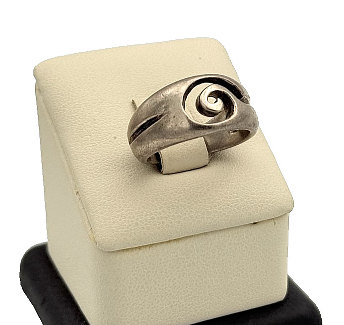 925 Sterling Silver Spiral Cut-Out Ring - Size 6.75