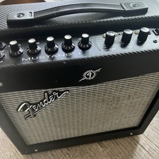 Fender Mustang 1 Guitar Amplifier Wide Tone Type-PR824 20W
