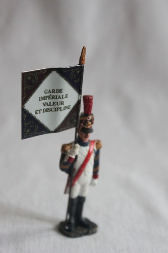 Figurine Plomb Armées Napoléon - Porte-drapeau 9ème Demi-brigade 1800 - Échelle 1:22.5 - Hachette