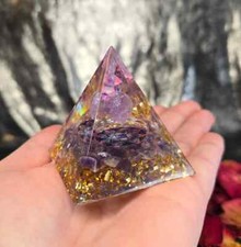 Pyramide aus Amethysten Heilsteinen – 5 x 5 cm | Chakra-Stärkung & Energie