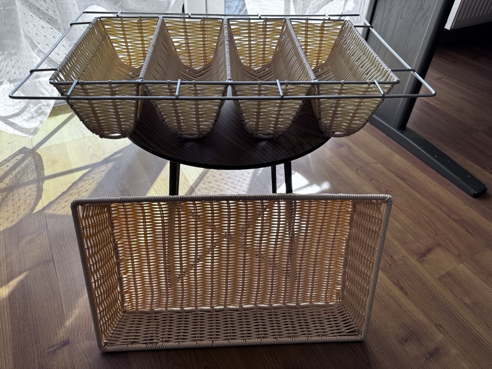 Besteck und Brotkorb Gastro aus geflochtenem Material in beige