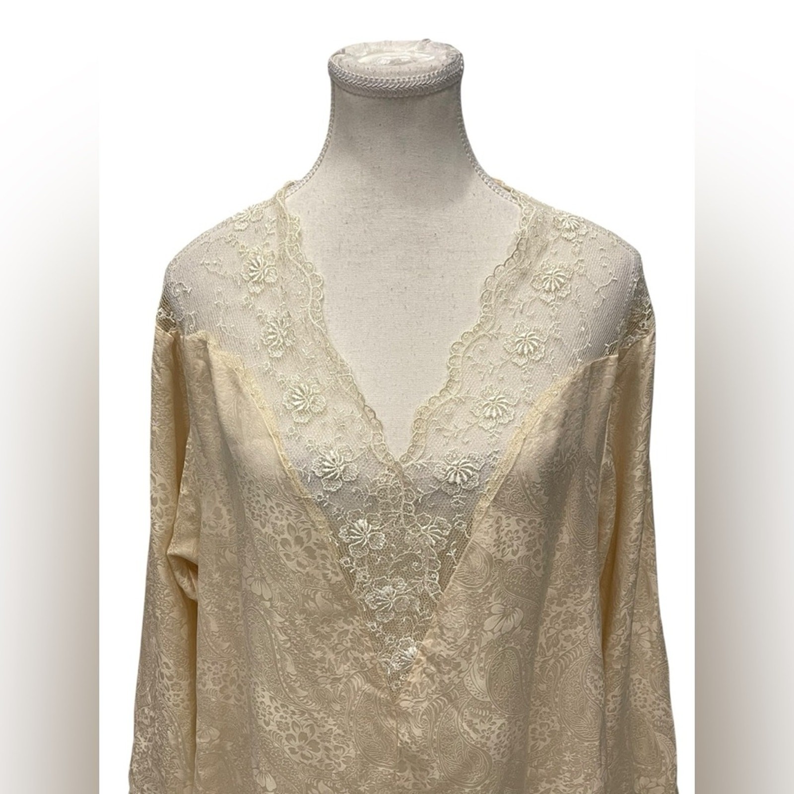 Valentino Cream Silk Lace Women's Blouse Size:M thumbnail 2