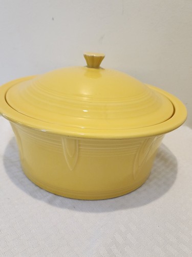 Cazuela cubierta amarilla Fiestaware para servir con tapa Homer Laughlin - Imagen 10 de 12