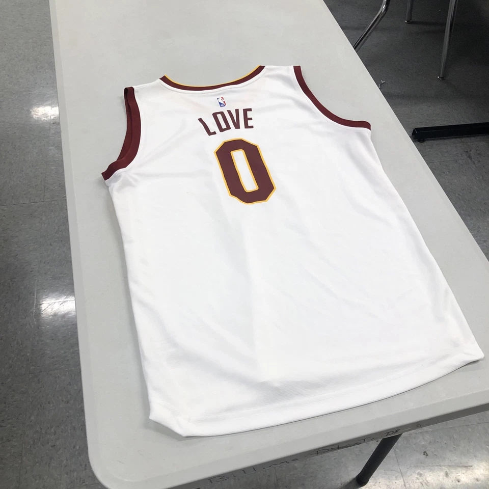 Camiseta Kevin Love Fanatics Cleveland Cavaliers Blanca Juvenil XL Foto 2 de 4
