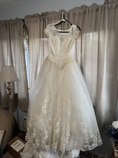 A Size 10 Mary  s Bridal Wedding Dress Style 7115.