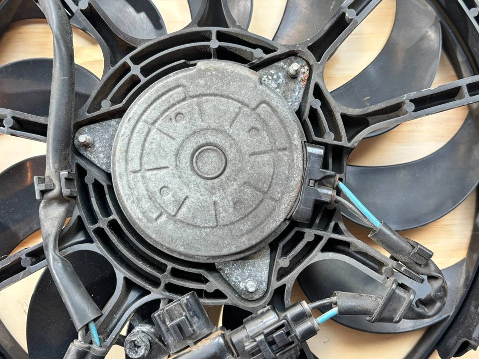 Conjunto de ventilador de refrigeración del radiador con módulo para Infiniti Q70 Q50 Nissan 2014-2019 Foto 4 de 4