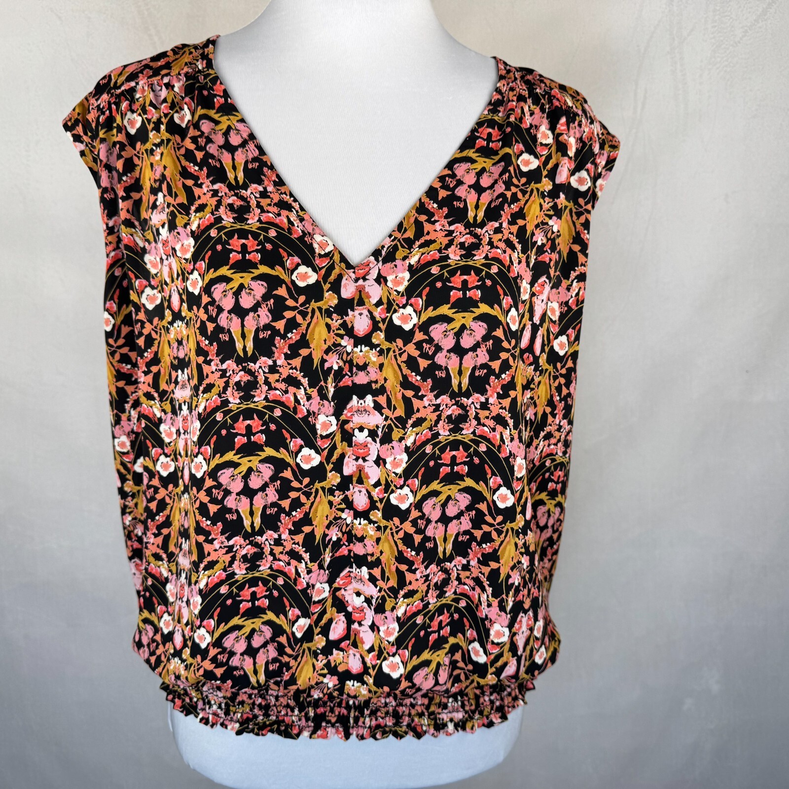 Roan Ryan Black Floral V-Neck Sleeveless Blouse Sz S with Elastic Waist