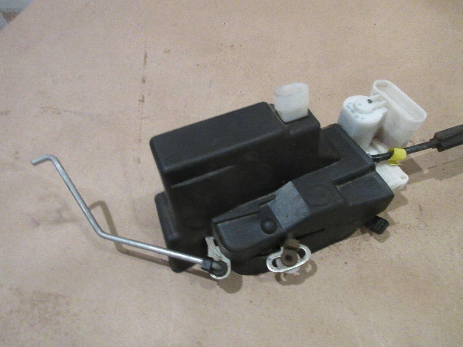 Maserati Quattroporte  RH Front Door Lock  P/N 67575900