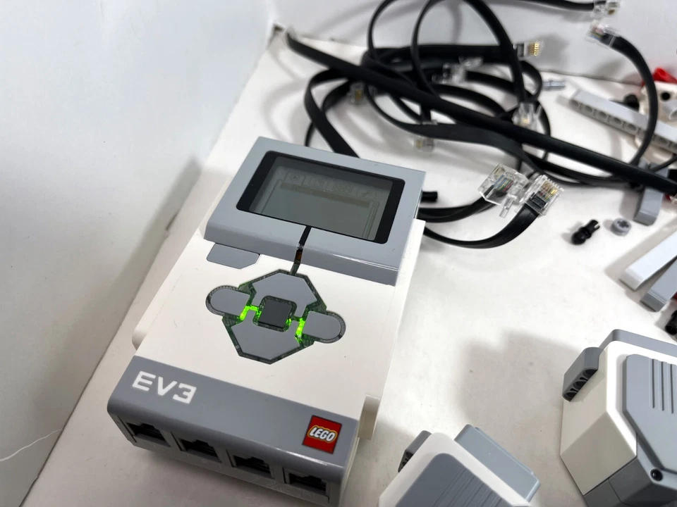 Lego Mindstorms EV3 31313 Technic Build robots Educational, Lot A - Image 3 of 4